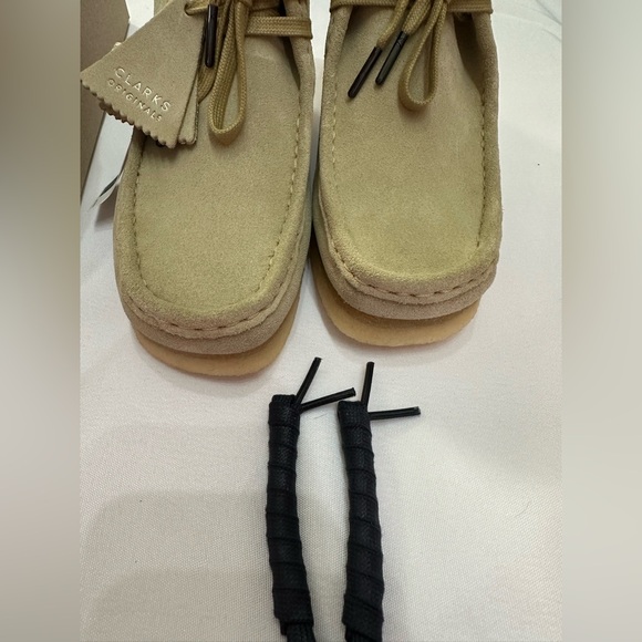 Clarks Women's Wallabee Boots Genuine Suede Tan BNWT Sz 8 - Picture 4 of 9